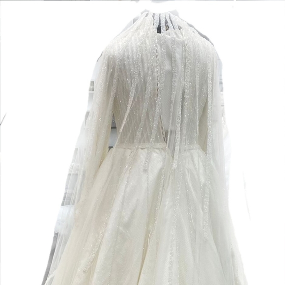 Modest wedding dress 👰 - Picture 3 of 6